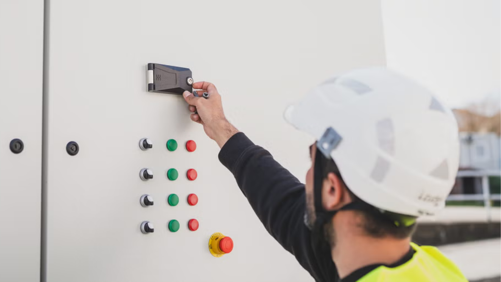 Illustration of Finland’s largest battery energy storage system project in Haapajärvi, showing grid-connected battery units supporting power system stability.