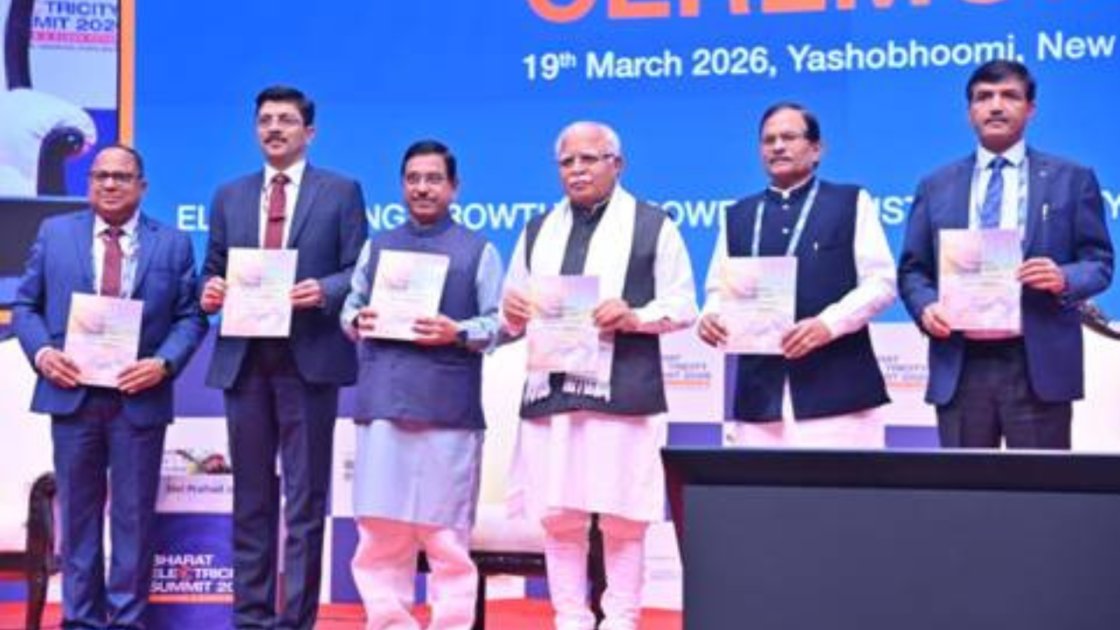 Union Minister of Power Manohar Lal and senior officials hold copies of a newly released report at the inauguration of Bharat Electricity Summit 2026, Yashobhoomi, New Delhi, March 19, 2026.