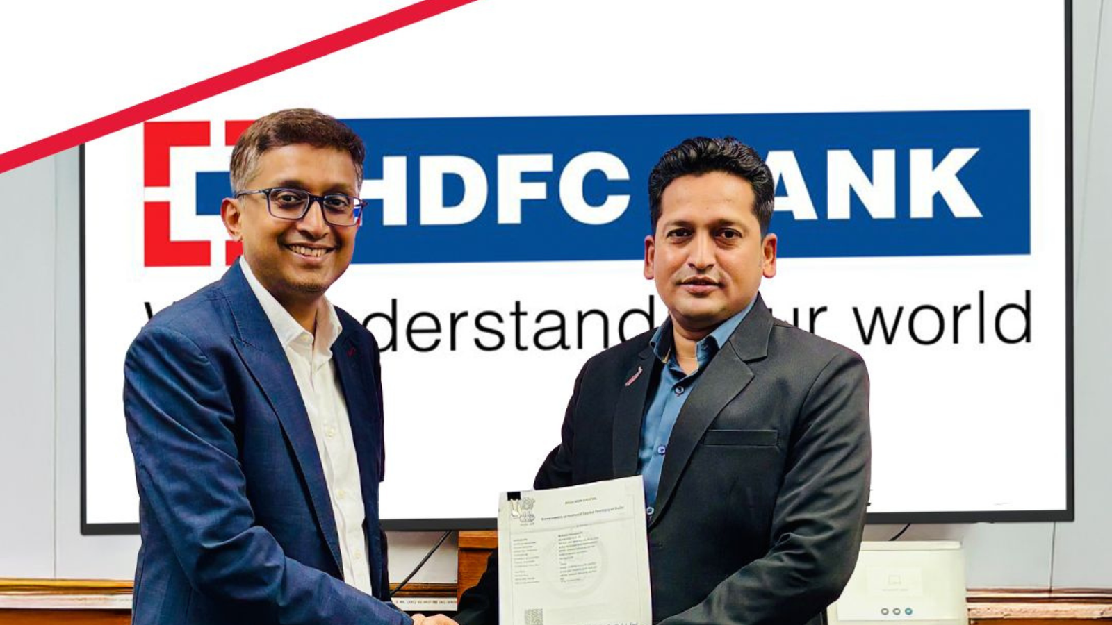 Representatives of Mahindra Susten Private Limited and HDFC Bank Limited during the financial closure announcement for the 300 MW Hazel Hybren renewable energy project in Rajasthan.
