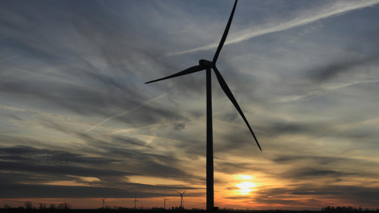 Global wind installations hit record 165 GW in 2025