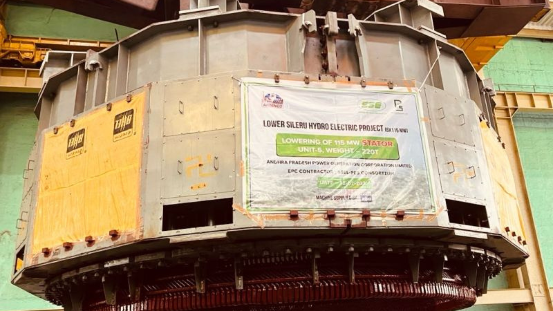 Lowering of the Unit-5 stator