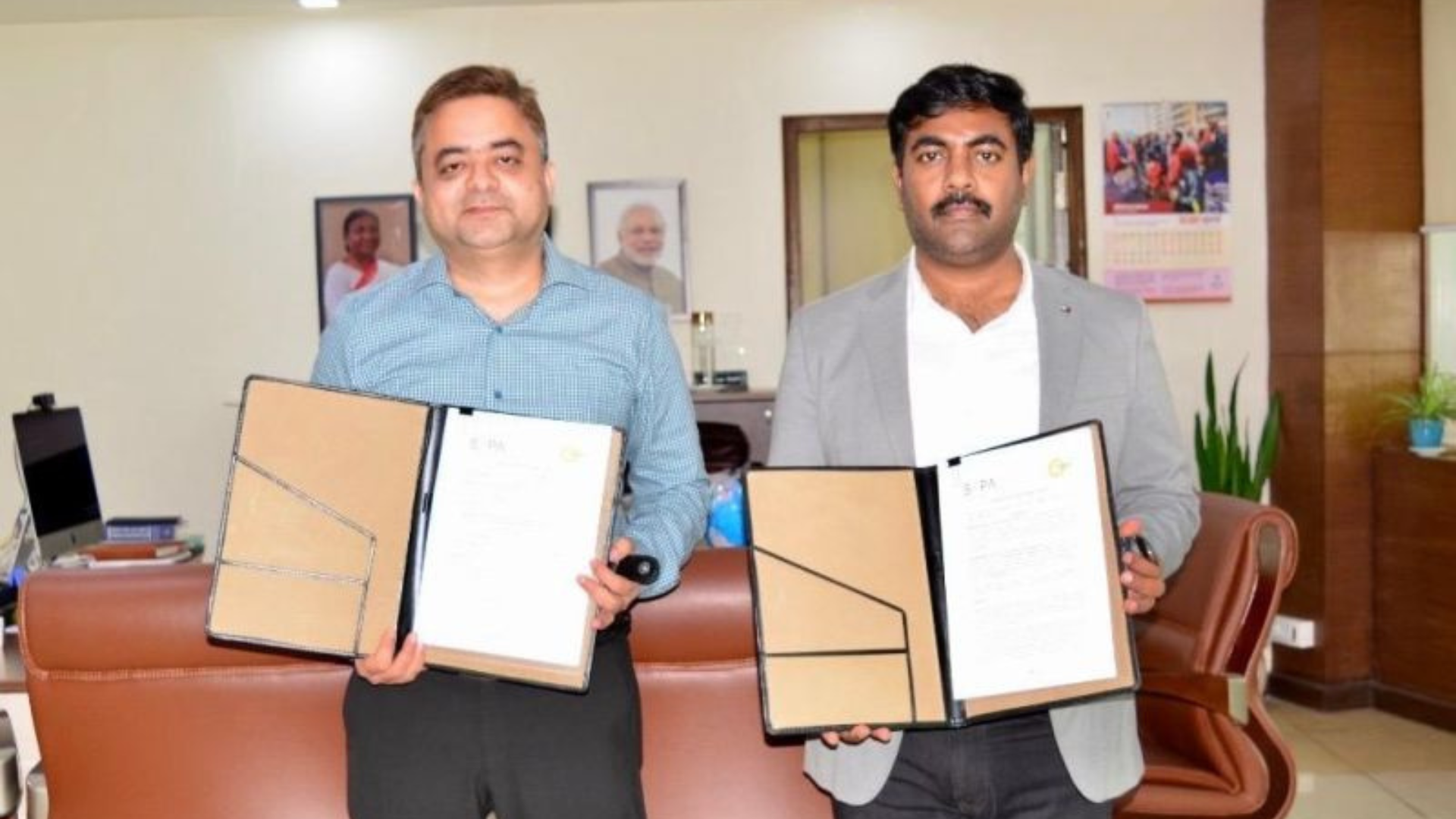 Prof. (Dr.) Mohammad Rihan, Director General of the National Institute of Solar Energy (NISE), and Dr. Raguram Arjunan, President of the Sustainability and Energy Practitioners Association (SEPA), display signed Memoranda of Understanding (MoU) during the agreement signing ceremony to strengthen collaboration in renewable energy research, innovation and capacity building.